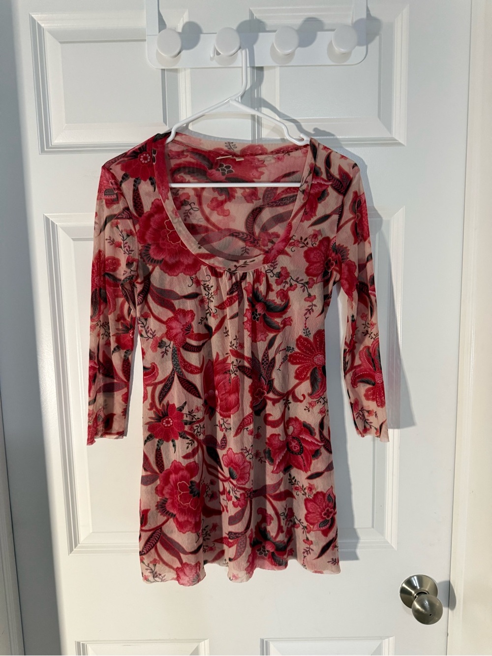 Vintage Sweet Pea Floral Scoop-Neck Tunic in Pink and Red